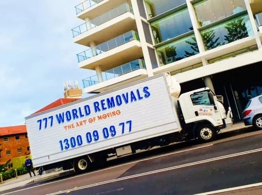 interstate removalsits wollongong Wollongong removalists truck parked outside residential building